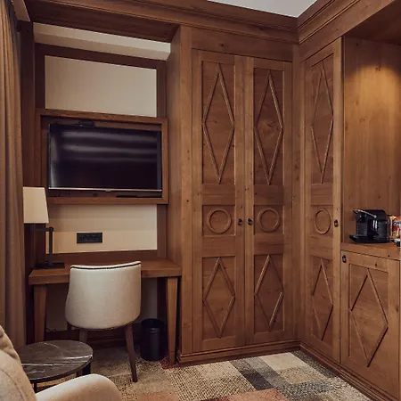 Hotel Grey Family 4*